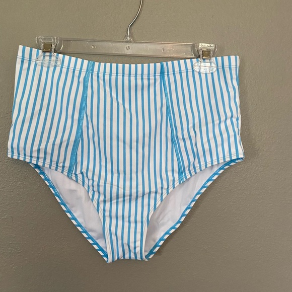 Swimsuit, never worn - Picture 3 of 3